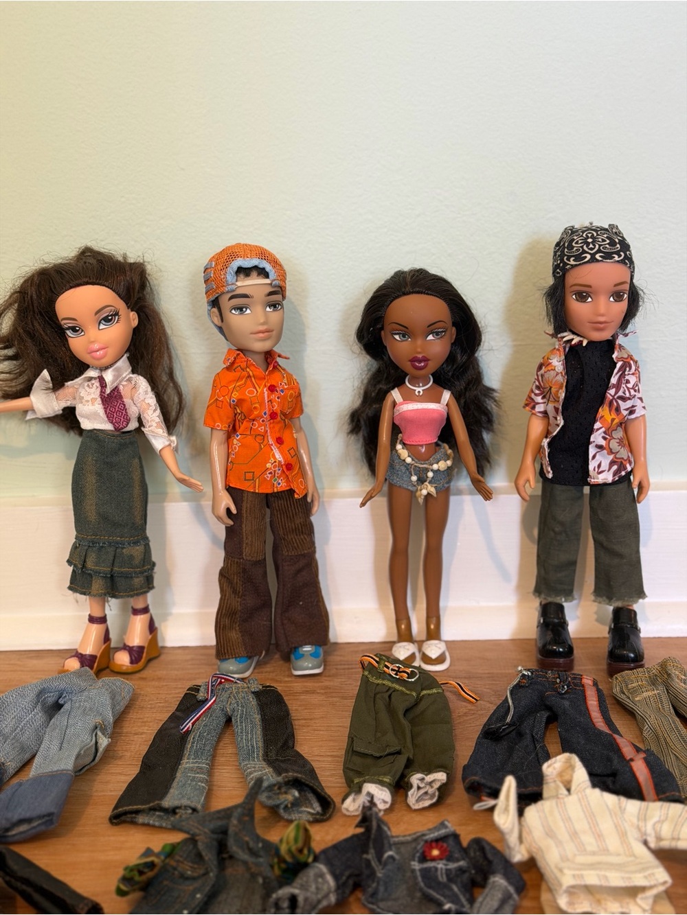 Vintage Bratz Doll Lot with Clothing & Accessories - Picture 2 of 8
